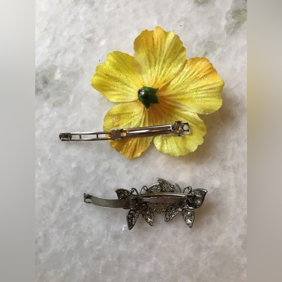 💖✨Pink Butterfly Barrette with crystals ✨ & Yellow glitter Flower Barrette 💖🌼✨✨ - Picture 13 of 16